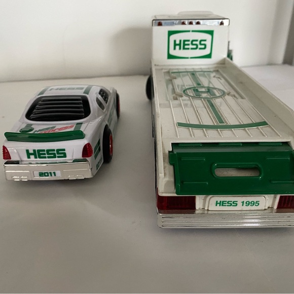 1995 HESS TRANSPORTER & RACE CAR - Picture 2 of 7